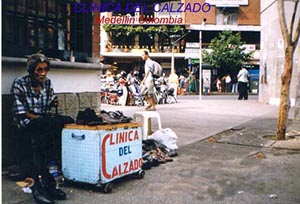 El zapatero remend�n, zona  comercial guayaco, los san andresitos,  como es medell�n, por dentro, trabajadores informales, fotos, fotografias, imagen,  imagenes,  dibujos, vistas,  
prestamistas, parque Berr�o,  gaminnes, comercio informal